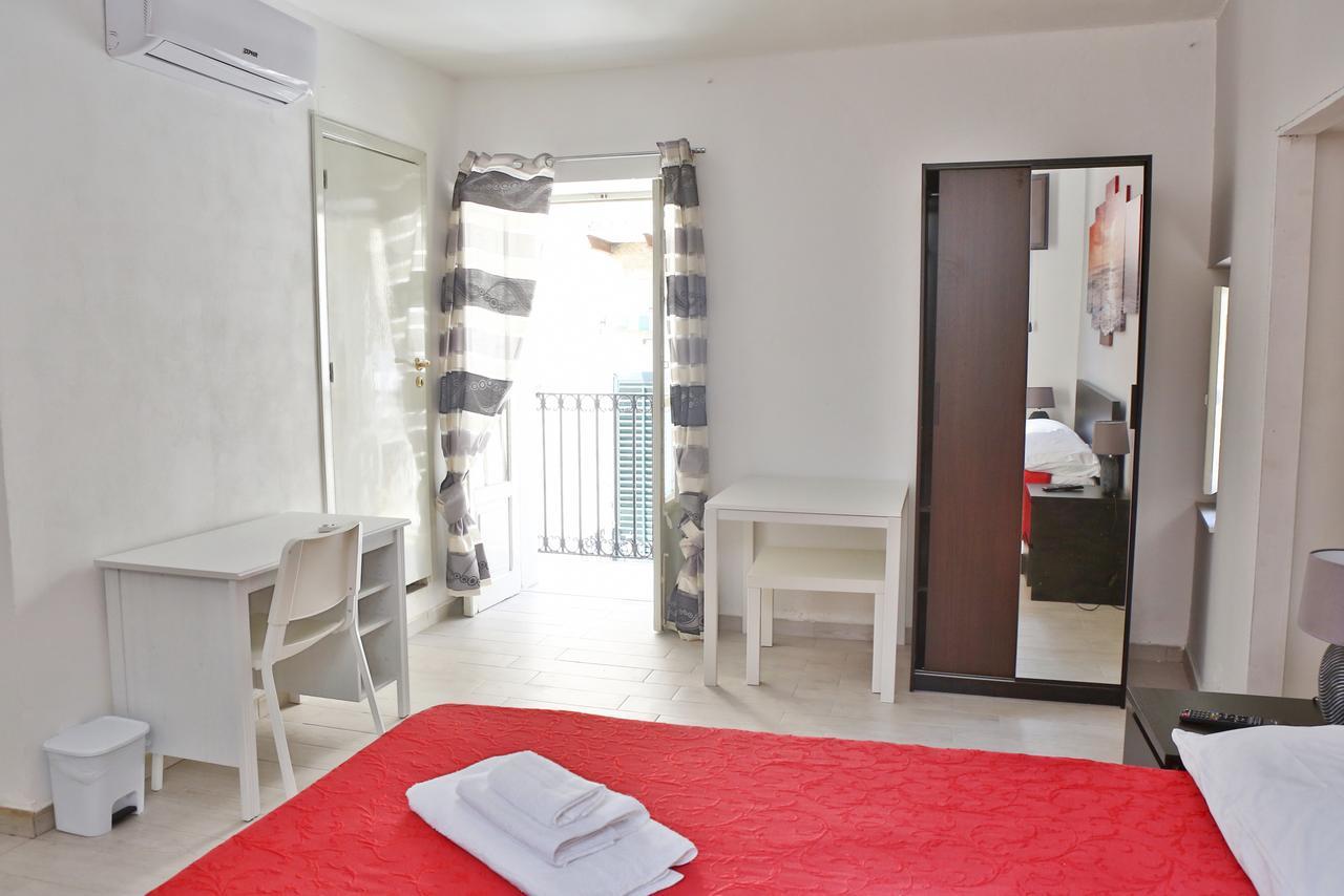Palazzo Melnis Bed & Breakfast เชฟาลู ภายนอก รูปภาพ