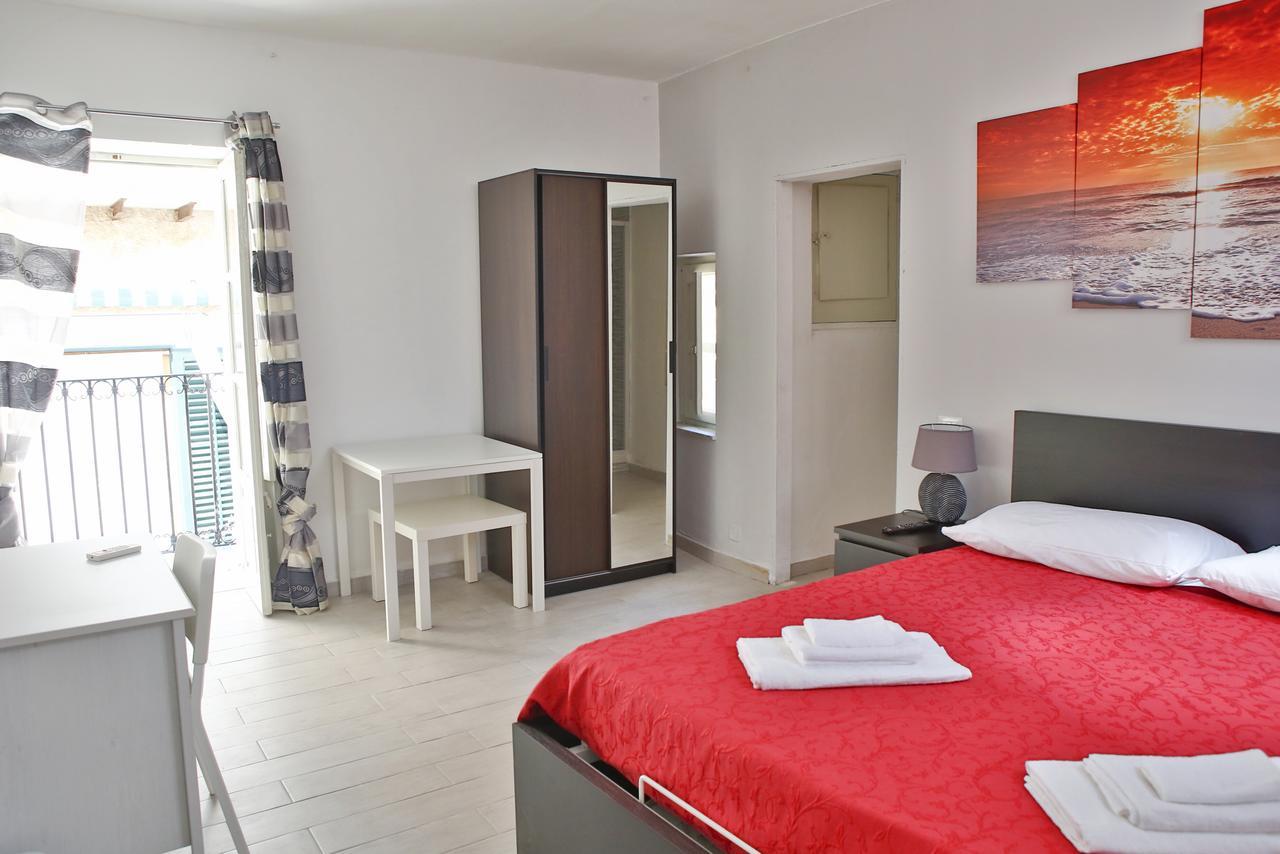 Palazzo Melnis Bed & Breakfast เชฟาลู ภายนอก รูปภาพ